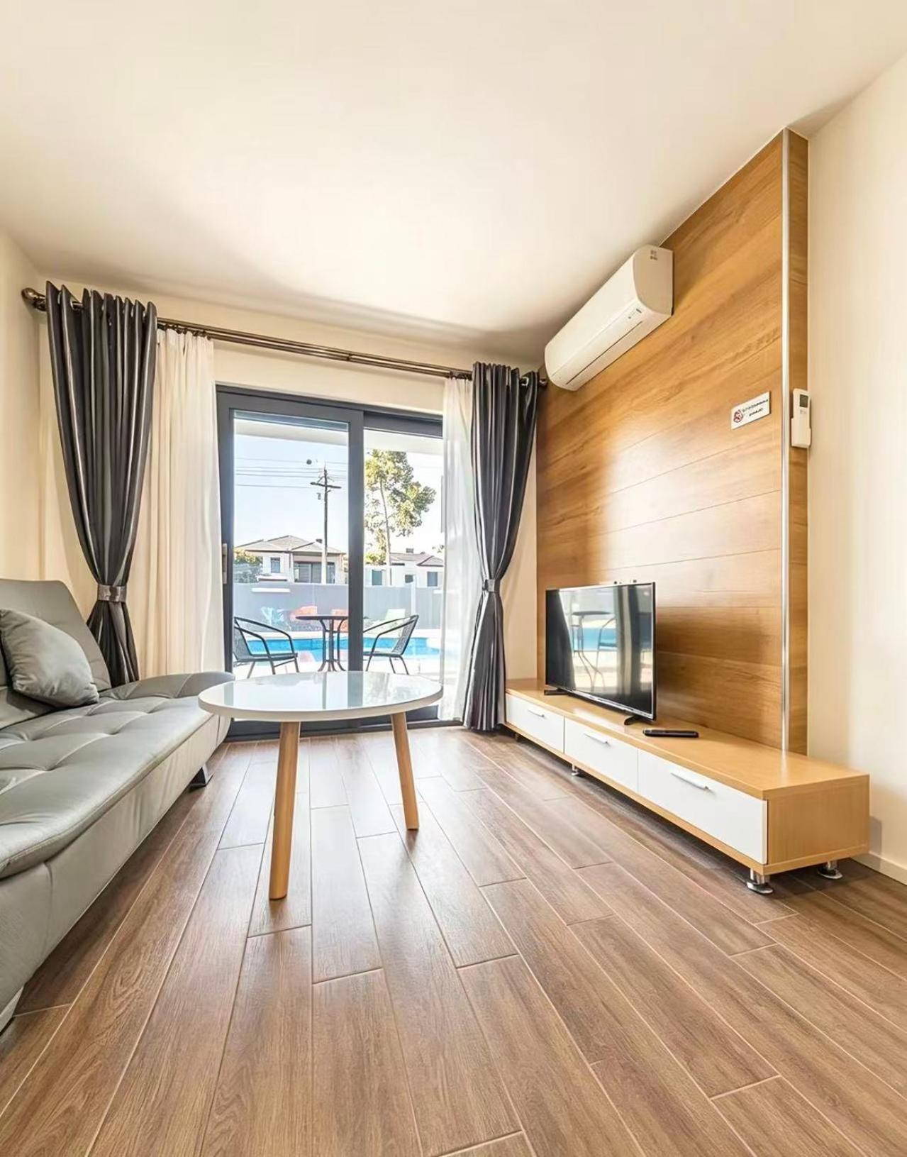 Batavia Apartments