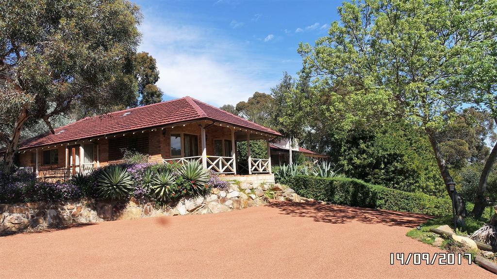 Eleebana Guest House - Perth