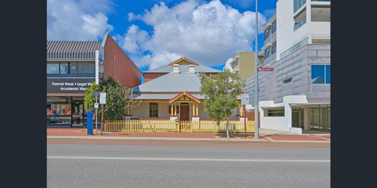 Emu Backpackers Perth - Note - Valid Passport Required For Check In